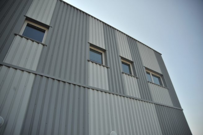 Base de maintenance : Ateliers, garages, bureaux et espace paysagé